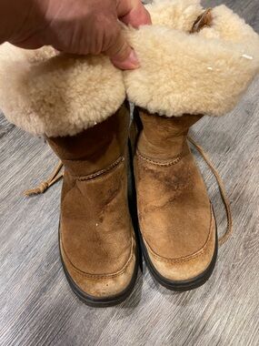 UGG Chestnut/Tan Shearling-Lined Lace-Up Suede Boots